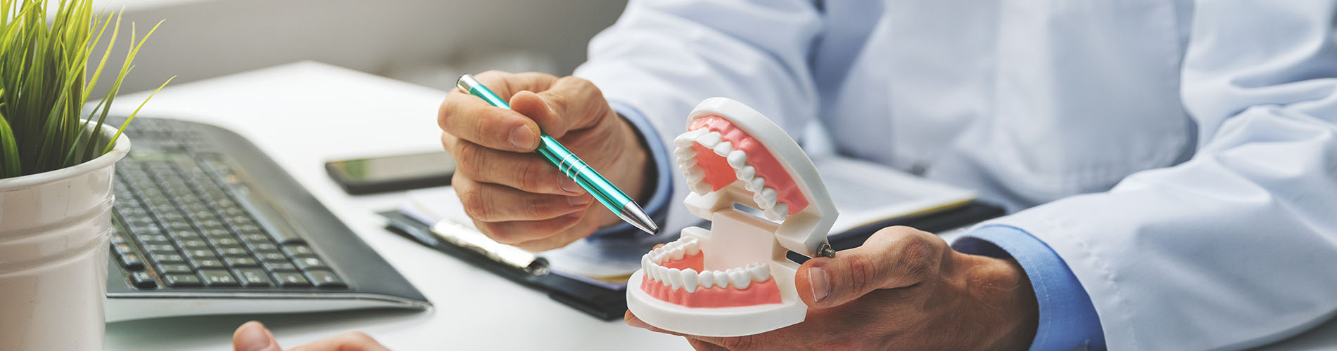 Levittown Smile Design | Dental Bridges, Full Mouth Reconstruction and Emergency Treatment
